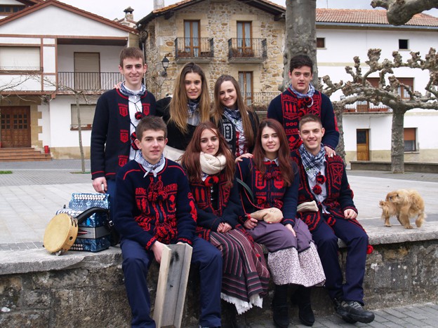 Ziordiko kintoek bikain ospatu dute bere festa - 3