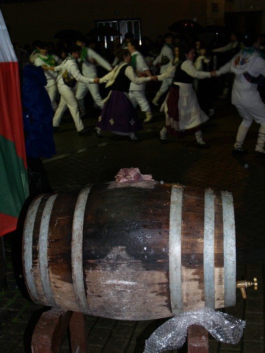 Kintoak zortzikoa dantzatzen - 29