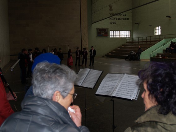 Urdiaingo kintoak zortzikoa dantzatzen - 10