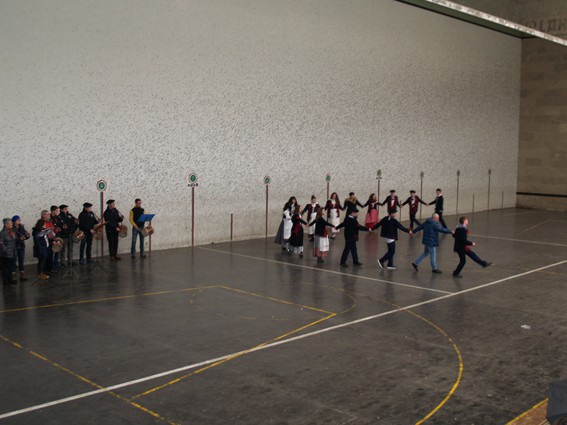 Urdiaingo kintoak zortzikoa dantzatzen - 15