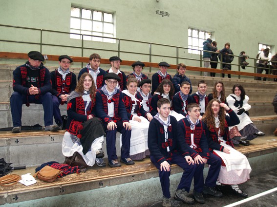 Urdiaingo kintoak zortzikoa dantzatzen - 3