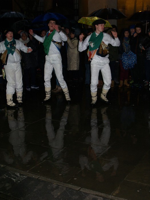 Kintoak zortzikoa dantzatzen - 13