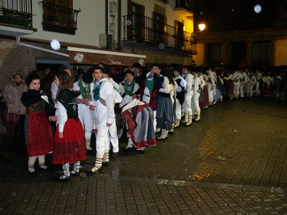 Kintoak zortzikoa dantzatzen - 3