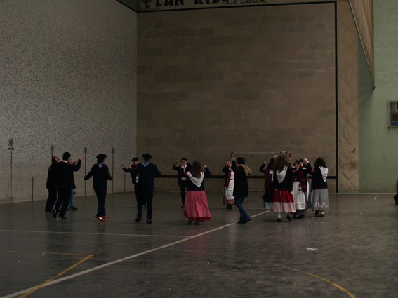 Urdiaingo kintoak zortzikoa dantzatzen - 19