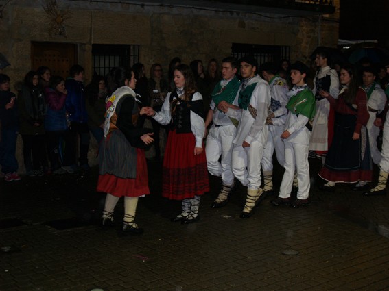 Kintoak zortzikoa dantzatzen - 9