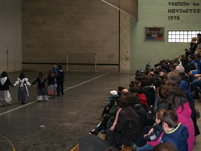 Urdiaingo kintoak zortzikoa dantzatzen - 17