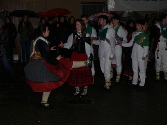 Kintoak zortzikoa dantzatzen - 7