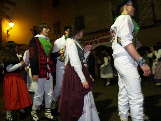 Kintoak zortzikoa dantzatzen - 6