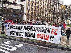Parlamentuak Iruña iparralderako institutu berria eskatu du 