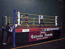 Giro bikaina eta jendetza Altsasuko kick boxing jaialdian