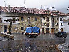 Elizako plaza itxuraldatuta