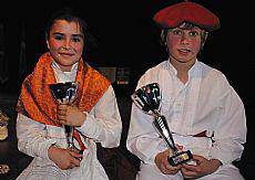 Bi neska dantzari sakandar sarituak