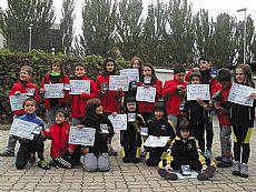 Txikien Ligako trofeoak jaso dituzte