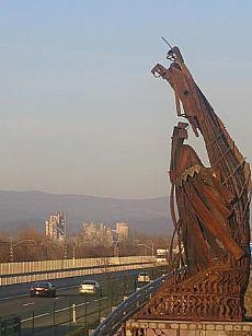 Cementos Portland taldearen irabaziak erdira jaitsi ziren iaz