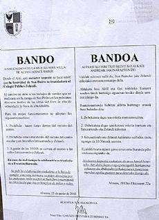 Herritarrak bando batekin kexu