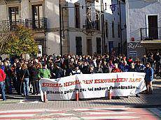 18/98 auzia eta atxiloketak salatzeko lan uzteak egin dira