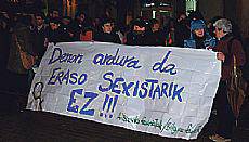 Emakume bat jotzeagatik atxilotuta