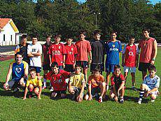 16 gaztetxo futbolean murgilduz