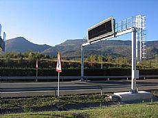 Informazio aldagarriko bi panel berri autobian