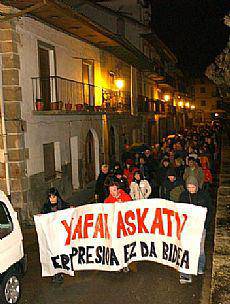 Arratibelen askatasuna eskatu dute