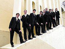 Txekiako Gentlemen singers abesbatza domekan Altsasun