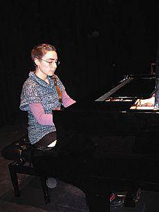 Sakanako artista bekadunak zuzenean