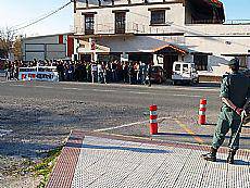 Foruzaingoaren polizia-etxearen aurrean protestan