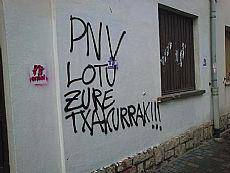 EAJk batzokian egindako pintada salatu du