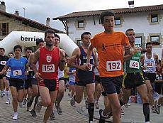 Bouazza El Moutaouakal eta Laura Sola nagusi Iturmendin