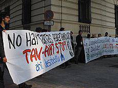 Tartalariei agintearen kontrako atentatua leporatu diete