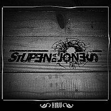 Stupenda Jones taldearen hirugarren diskoa kalean