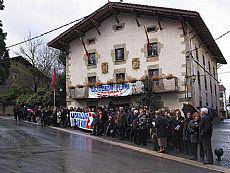 Plana baztertzea eta adostutako bat garatzea eskatu dute