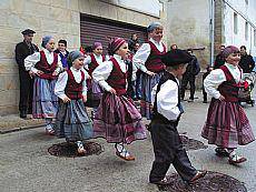 Dantzariak festa iragarle