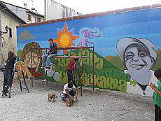 Etxarriko graffitigileak lanean
