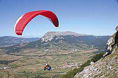 Parapenteen topaketa antolatu dute Sakanan