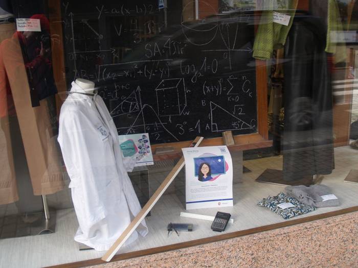 Emakume zientzialarien Altsasuko erakusleihoak