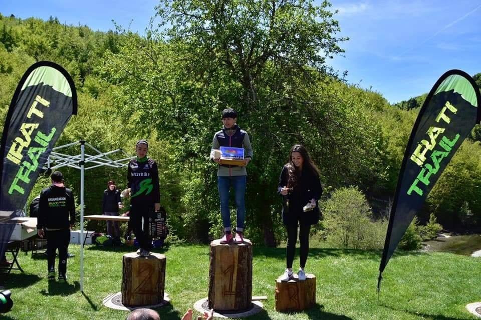 Amaia Razkin eta Ioana Lopez Irati Traileko podiumean