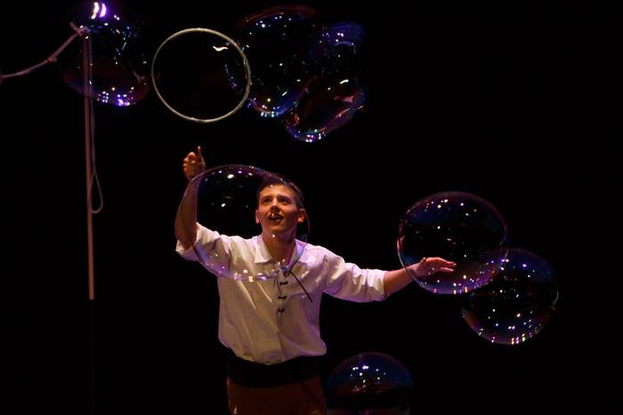 'Xaboi saltzailea' ikuskizunaren emanaldia