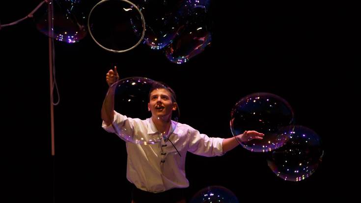 'Xaboi saltzailea' ikuskizunaren emanaldia