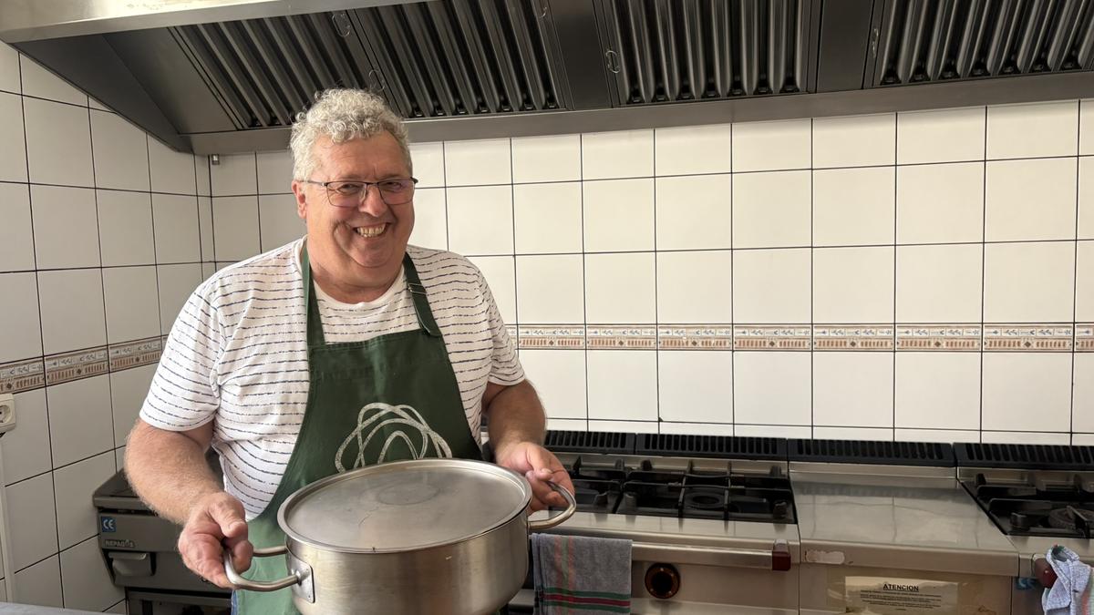 "Jendearekin bildu, bazkariren bat prestatu, dantzatu... ni beti prest"