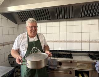 "Jendearekin bildu, bazkariren bat prestatu, dantzatu... ni beti prest"
