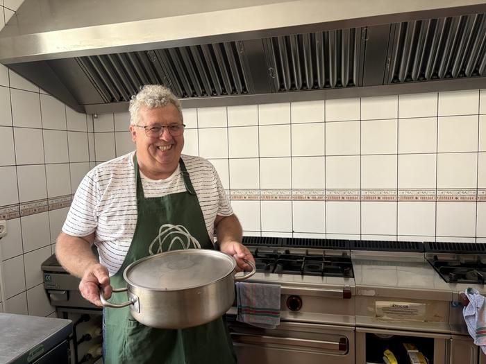 "Jendearekin bildu, bazkariren bat prestatu, dantzatu... ni beti prest"
