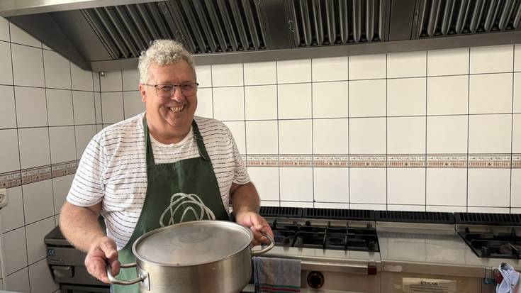 "Jendearekin bildu, bazkariren bat prestatu, dantzatu... ni beti prest"