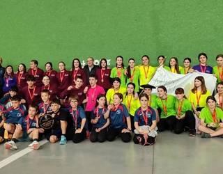 Andra Mariren bi txapelak