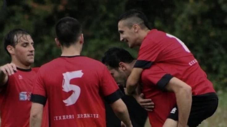 Lagun Arteak lidergoa galdu zuen, eta Etxarri Aranatzek bere partida irabazi