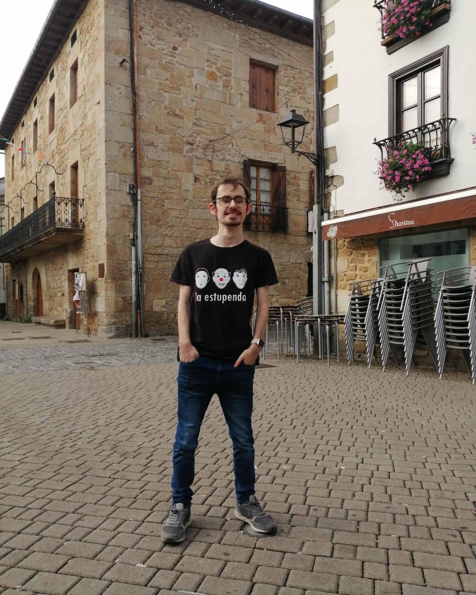 "Jendeak ez duenean zerbait espero barrea sortzen da"