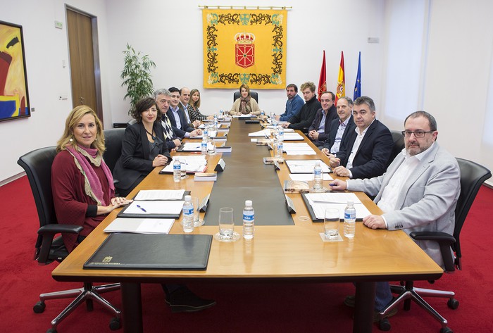 Parlamentuak Altsasun erasoa jasandako guardia civilei eta bere bikoteei elkartasuna adierazi die