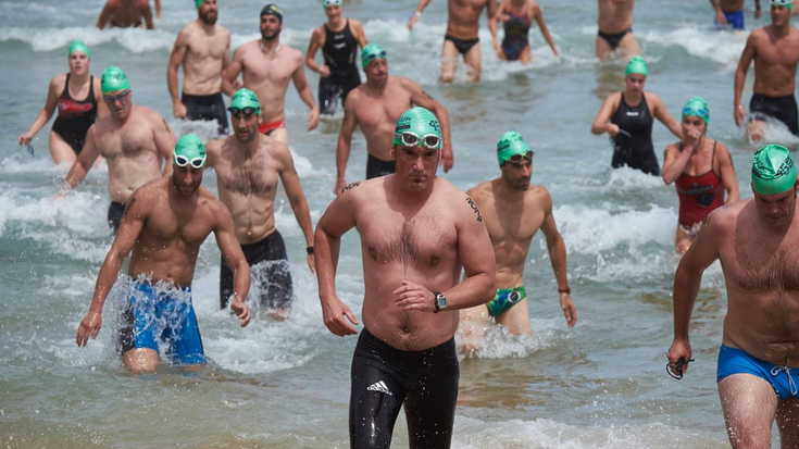 Iñaki Gallego lehen sakandarra Getaria eta Zarautz igerian lotzen