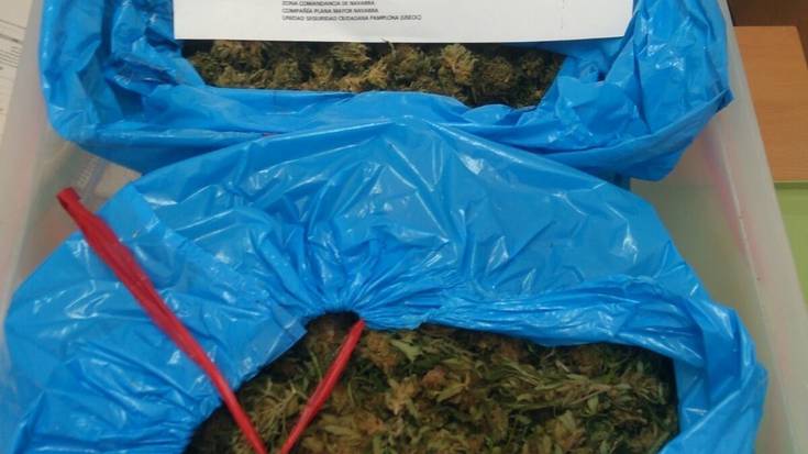 2,5 kilo marihuana eramateagatik atxilotuta