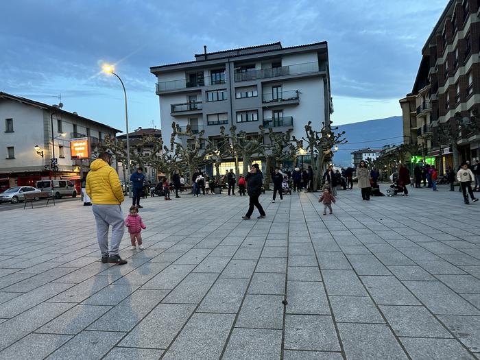 Euskararen egoeraren inguruko zein iritzi dute etxarriarrek